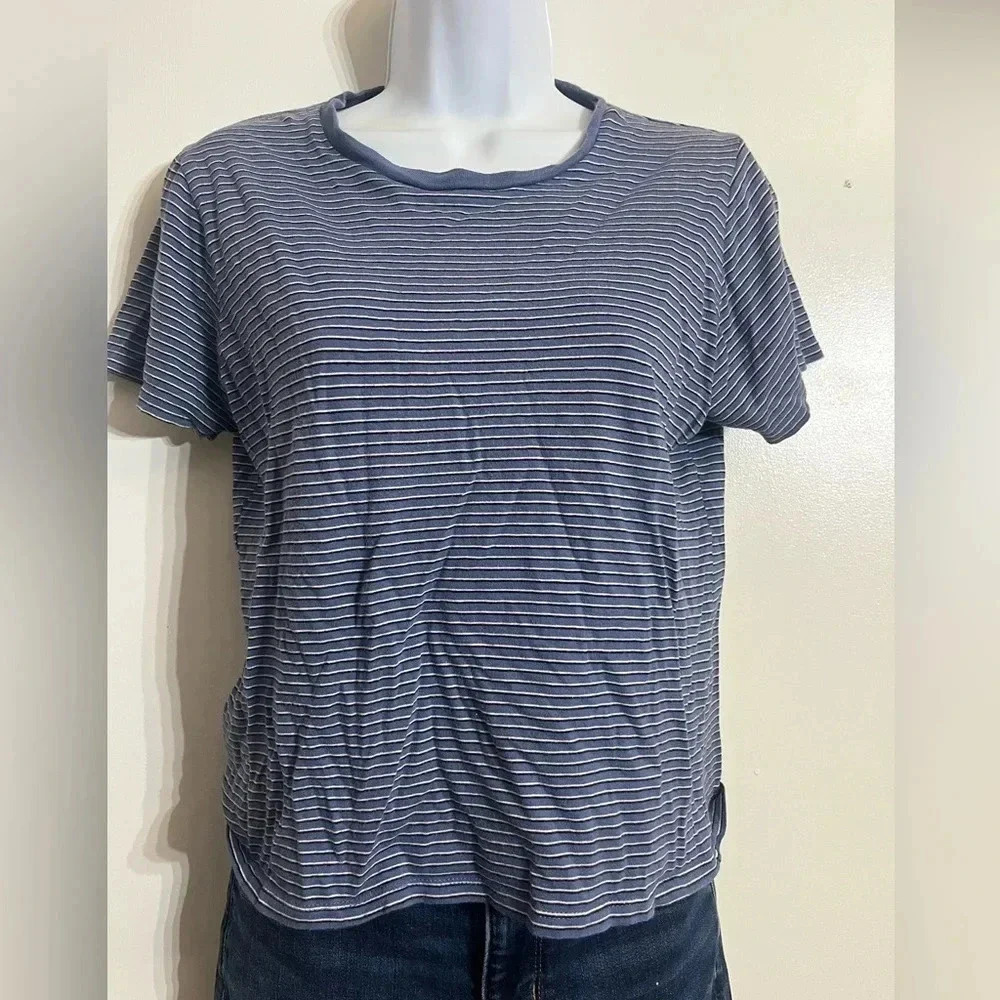 Tilly’s Essentials by Full Tilt Juniors T-shirt size medium
